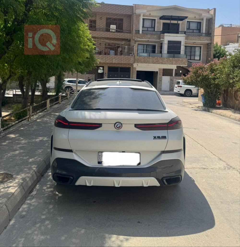 بی ئێم دەبڵیو X6